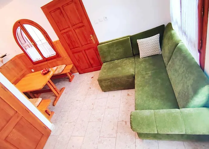 Unit_type_semidetached_house 55121 * Балатонфеньвеш